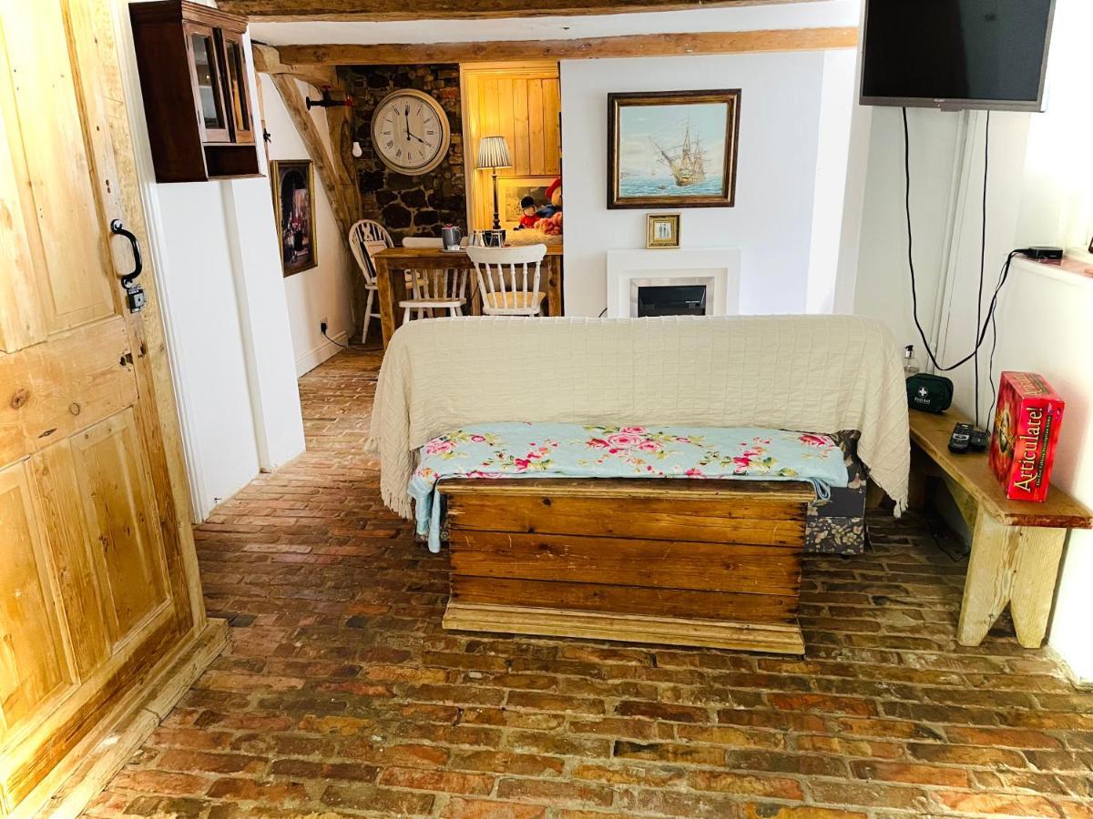 The Beehive, Ground Floor Apartment In Norfolk, No Shared Amenities Downham Market Εξωτερικό φωτογραφία